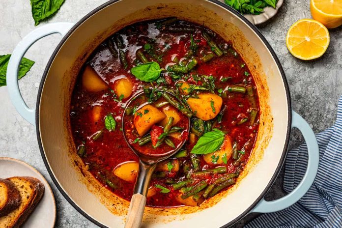 Macedonian Braised Potatoes (Kompir Mandza)