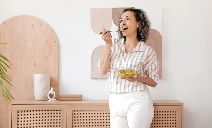 6 Best Foods to Eat During Menopause (And Not Eat)