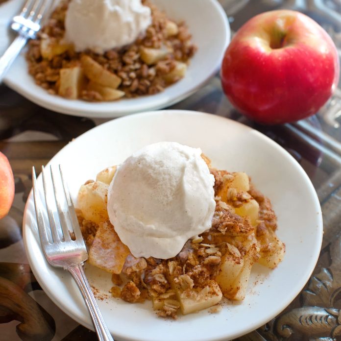 Healthy Apple Crisp Recipe (Under 200 Calories & Easy To Make!)
