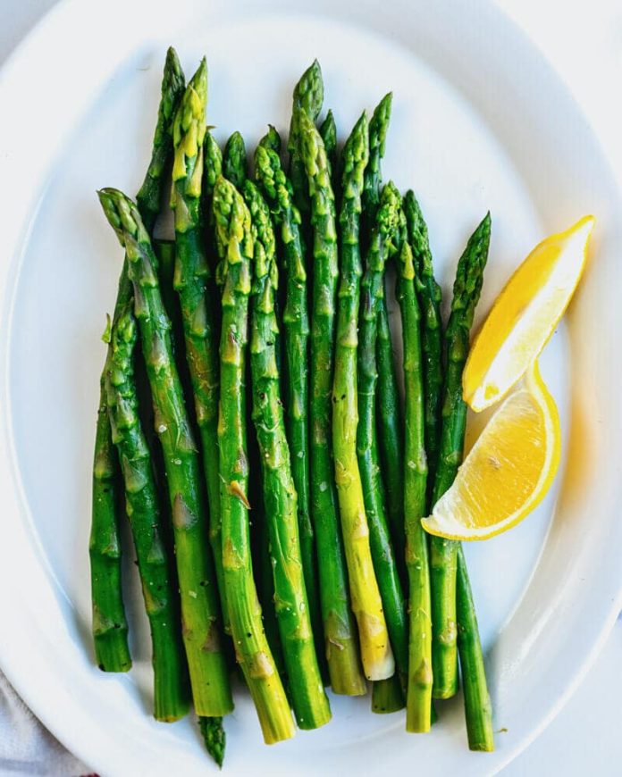 How to Boil Asparagus (Quick and Easy)