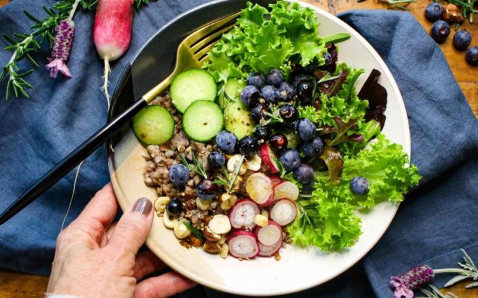 4 Smart Ways to Eat for the Environment + 10 Eco-Friendly Recipes to Lower Your Carbon Footprint