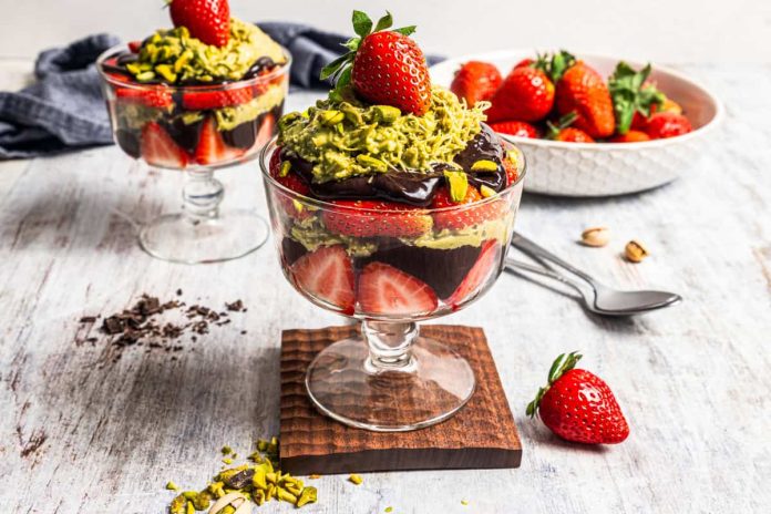 Dubai Chocolate Strawberry Cups | Diethood