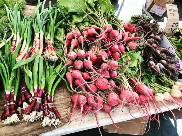 Top 11 Sustainable Eating Tips + Earth-Friendly Recipes for a Healthier Planet
